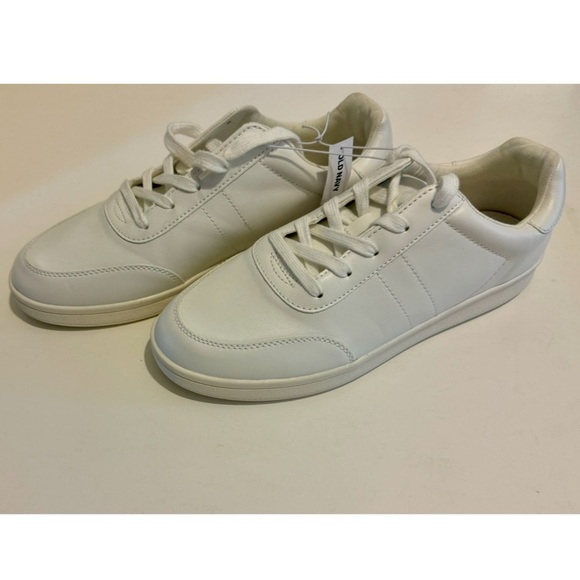 Old Navy Woman’s Low-Top Sneakers Sz:11 white - Picture 3 of 4